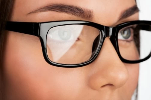 Kako da odaberete pravu nijansu okvira za naočare?